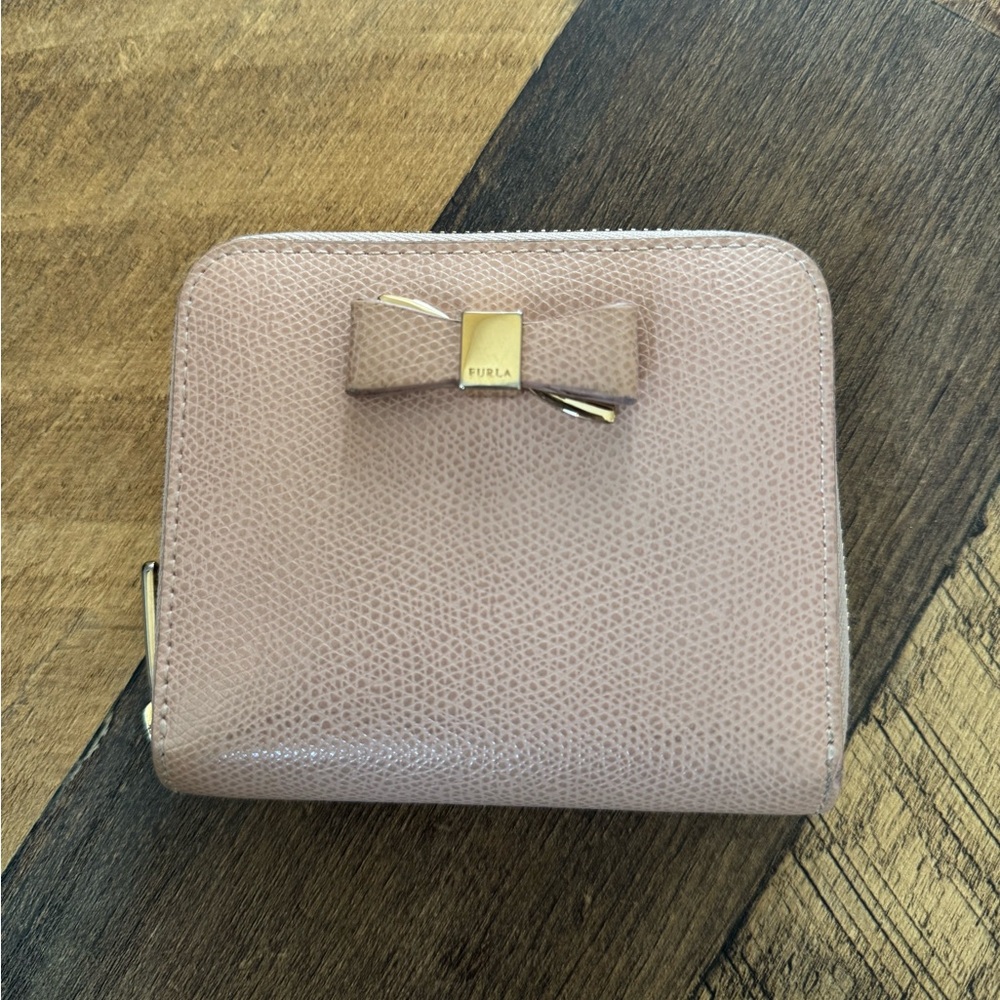 Furla Zipped Leather Wallet